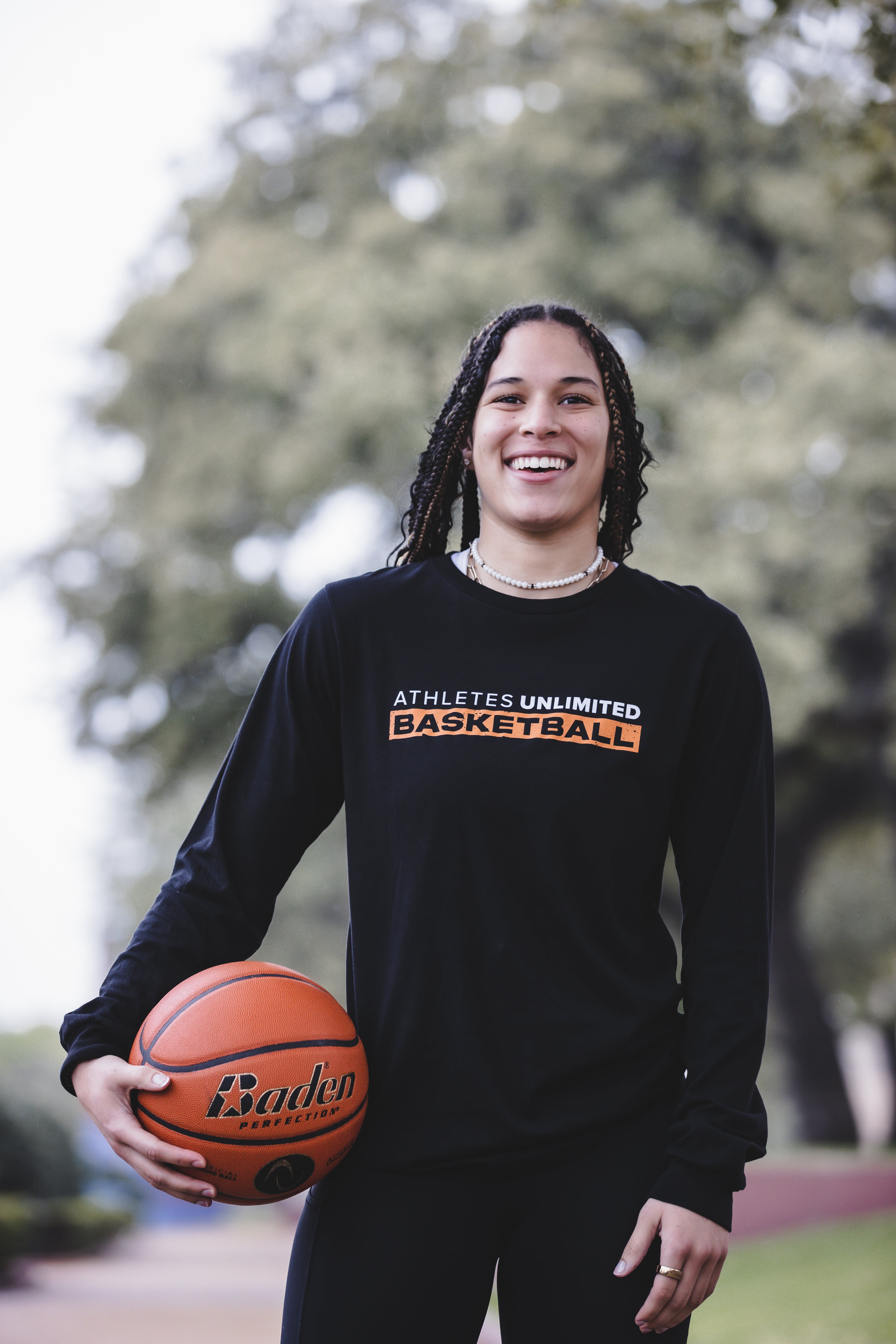 Classic Basketball LS Black â Athletes Unlimited